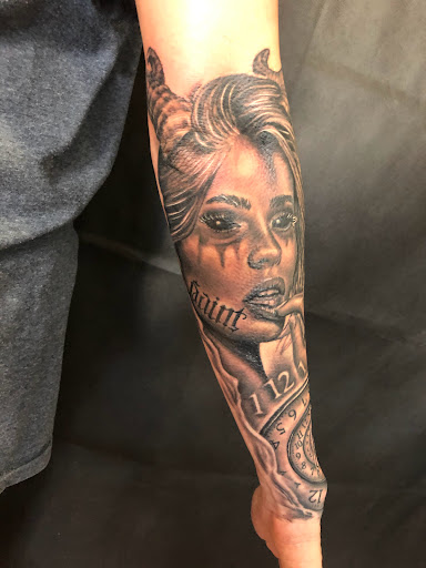 Explore half sleeve tribal tattoo ideas, creative tattoo ideas in Sarasota, available at SEVEN SINS Tattoo Studio
