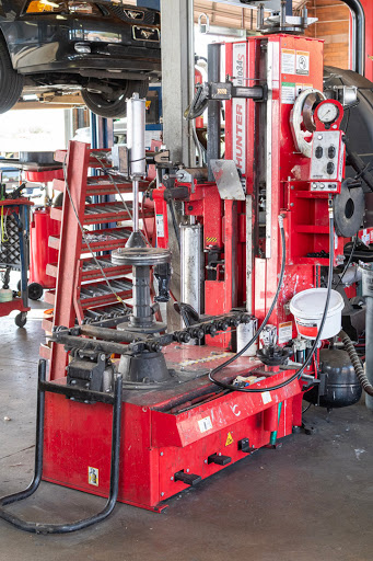 Tire Shop «C & R Tire - Cave Creek», reviews and photos, 17434 N Cave Creek Rd, Phoenix, AZ 85032, USA