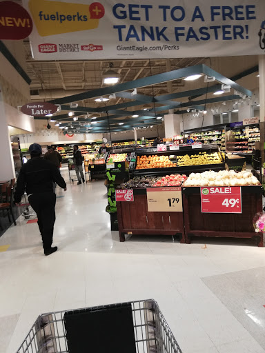 Supermarket «Giant Eagle Supermarket», reviews and photos, 5321 Warrensville Center Rd, Maple Heights, OH 44137, USA