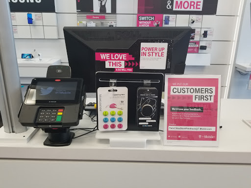 Cell Phone Store «T-Mobile», reviews and photos, 2009 W Broadway Ave #100a, Forest Lake, MN 55025, USA