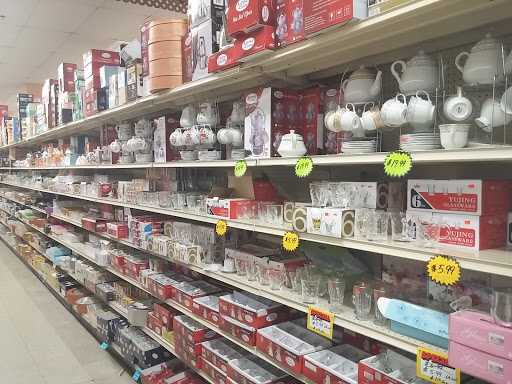 Liquor Store «Dollar House Plus - Wine & Spirits», reviews and photos, 4620 Oakton St, Skokie, IL 60076, USA