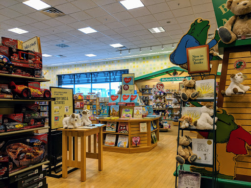 Book Store «Barnes & Noble Booksellers Crocker Park», reviews and photos, 198 Crocker Park Blvd, Westlake, OH 44145, USA