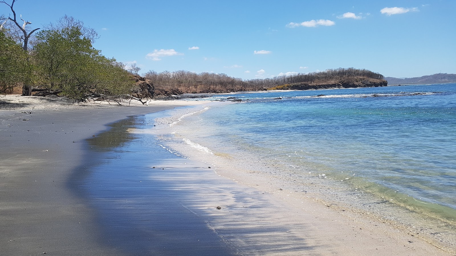Φωτογραφία του Playa Carbon με καθαρό νερό επιφάνεια