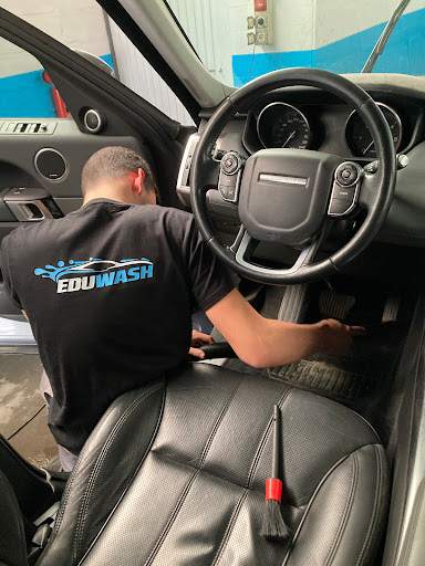 Lavadero de automóviles eduwash en Coria del Río, Sevilla