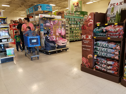 Pet Supply Store «PetSmart», reviews and photos, 4240 S Mooney Blvd, Visalia, CA 93277, USA