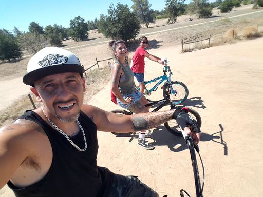 Sporting Goods Store «Big 5 Sporting Goods - Fresno (Shaw)», reviews and photos, 3022 W Shaw Ave, Fresno, CA 93711, USA