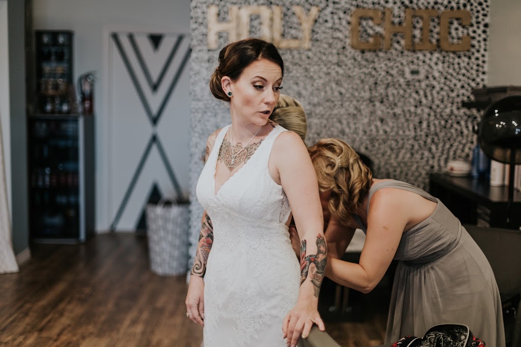 Holy Chic Salon 34698