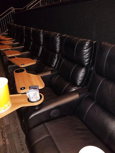 Movie Theater «Regal Cinemas Palladium 14 & IMAX», reviews and photos, 5830 Samet Dr, High Point, NC 27265, USA