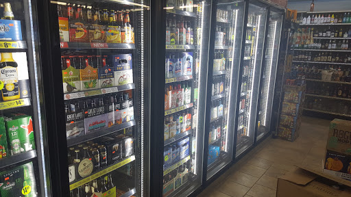 Liquor Store «King Craft Beer and Liquor», reviews and photos, 305 Union Lake Rd, White Lake, MI 48386, USA