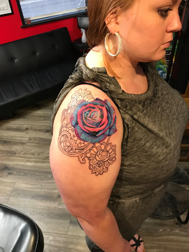 Explore claddagh tattoo ideas, creative tattoo ideas in Lexington, available at LexInk Tattoo