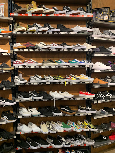 Clothing Store «Zumiez», reviews and photos, 30001 White Bear Ave #2012, Maplewood, MN 55109, USA