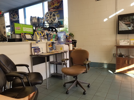 Tire Shop «NEW ENGLAND TIRE Car Care Centers - Seekonk», reviews and photos, 1416 Fall River Ave, Seekonk, MA 02771, USA