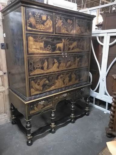 Antique Furniture Store «Lots of Furniture Antiques Warehouse», reviews and photos, 910 N Riverfront Blvd, Dallas, TX 75207, USA