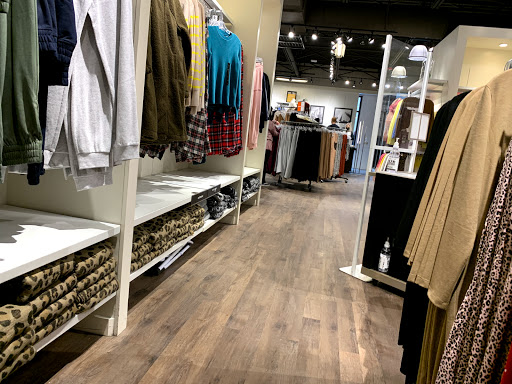 Clothing Store «Banana Republic Factory Store», reviews and photos, 1911 Chestnut St, Philadelphia, PA 19103, USA