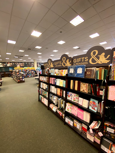 Book Store «Barnes & Noble Booksellers South Corona», reviews and photos, 2470 Tuscany St #101, Corona, CA 92881, USA