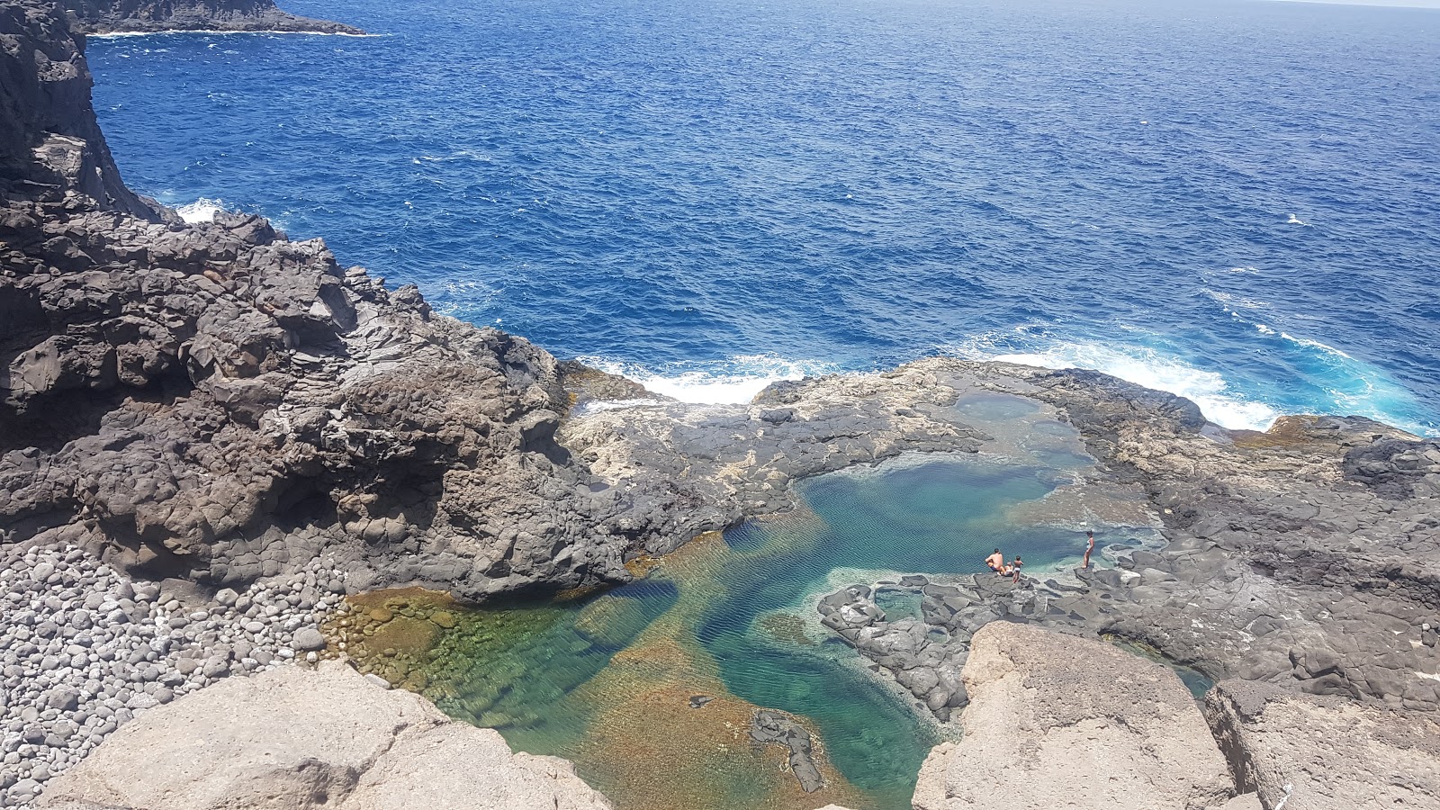 Los Charcones'in fotoğrafı kısa ve düz ile birlikte