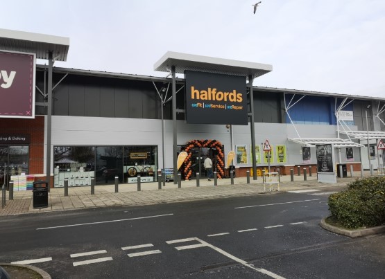 Halfords - Worcester - Auto glass shop