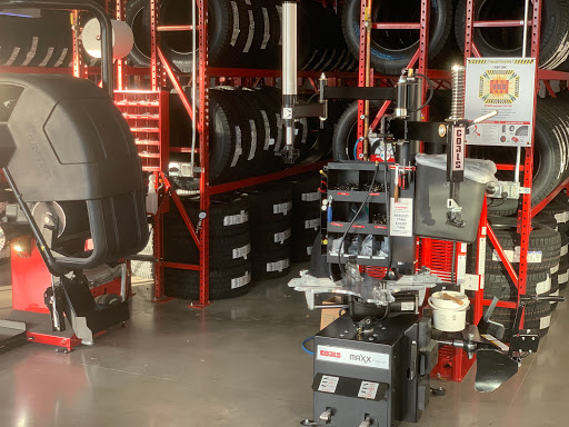 Tire Shop «Discount Tire Store - Farragut, TN», reviews and photos, 11201 Kingston Pike, Farragut, TN 37934, USA