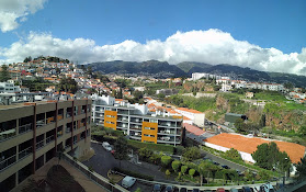 Four Views Baía