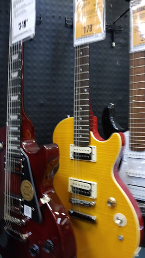 Music Store «Guitar Center», reviews and photos, 8 Garet Pl, Commack, NY 11725, USA