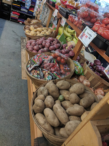 Grocery Store «Manzanita Market: The Little Apple», reviews and photos, 193 Laneda Ave, Manzanita, OR 97130, USA