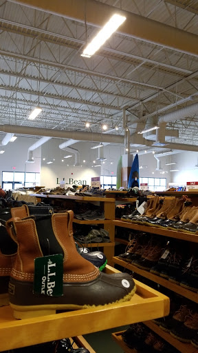 Clothing Store «L.L. Bean Outlet», reviews and photos, 31 Gusabel Ave, Nashua, NH 03063, USA