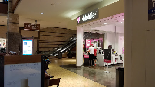 Cell Phone Store «T-Mobile», reviews and photos, 80 W County Center #1235, Des Peres, MO 63131, USA