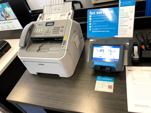 Print Shop «FedEx Office Print & Ship Center», reviews and photos, 24125 Magic Mountain Pkwy, Santa Clarita, CA 91355, USA