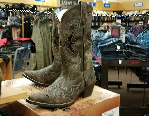 Animal Feed Store «Wilco Farm Store», reviews and photos, 2300 E Hancock St, Newberg, OR 97132, USA