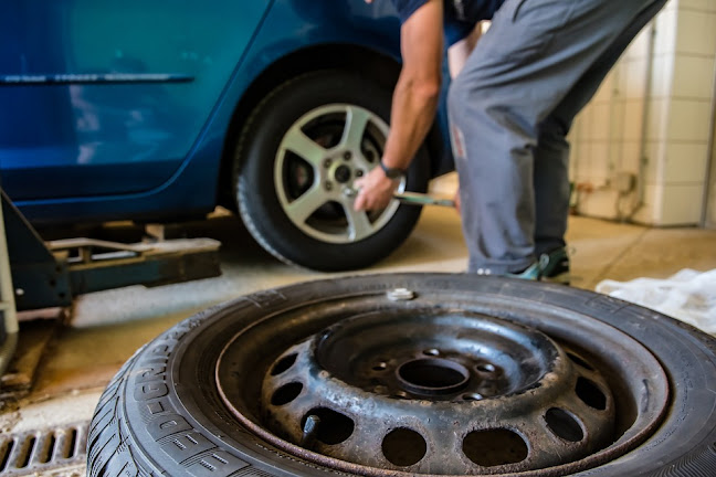 Reviews of Bramley Tyre Services in Leeds - Tire shop