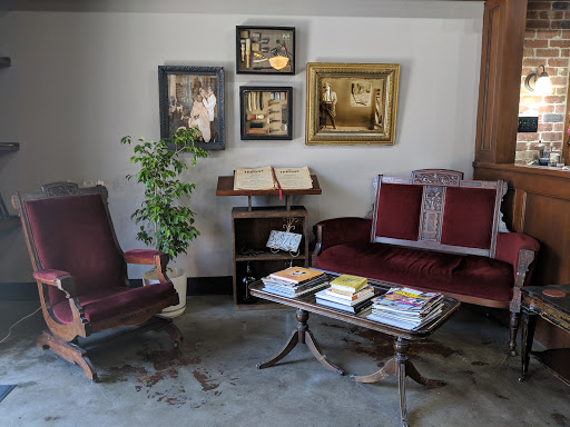 Barber Shop «Throne Traditional BarberShop», reviews and photos, 917 NW 13th Ave, Portland, OR 97209, USA