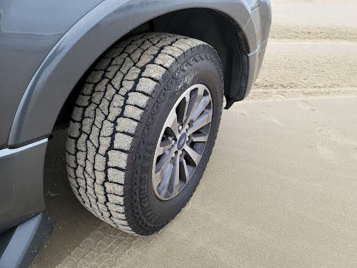 Tire Shop «Les Schwab Tire Center», reviews and photos, 1025 SW Hwy 101, Lincoln City, OR 97367, USA