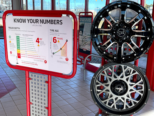 Tire Shop «Discount Tire Store - Howell, MI», reviews and photos, 3480 E Grand River Ave, Howell, MI 48843, USA