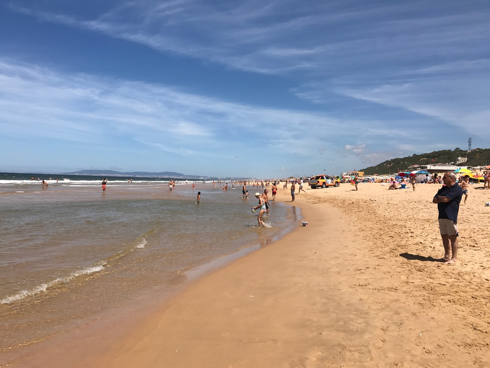 Praia da Fonte da Telha'in fotoğrafı düz ve uzun ile birlikte