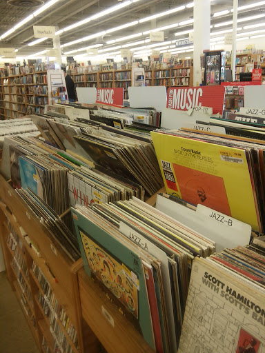 Book Store «Half Price Books», reviews and photos, 31 Orland Square Dr, Orland Park, IL 60462, USA