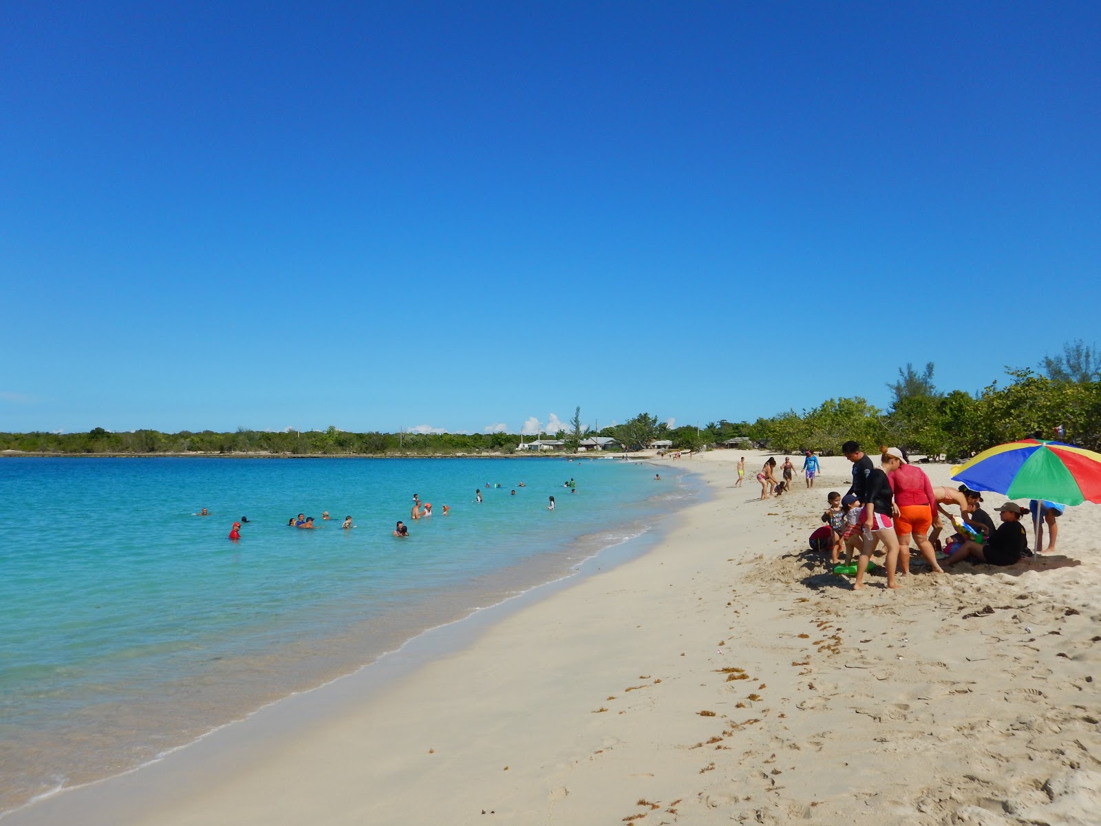 Foto di Playa Blanca con una superficie del sabbia luminosa