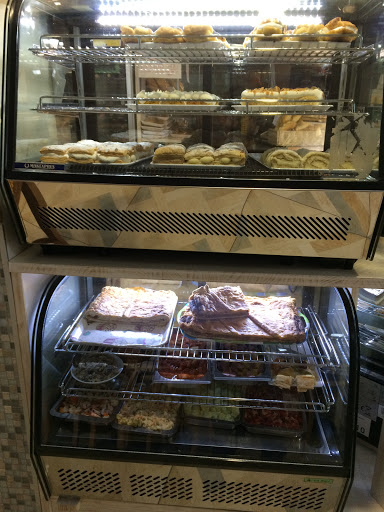 Cafeteria-Pastelería EL PILAR en Perales del Puerto, Cáceres‎
