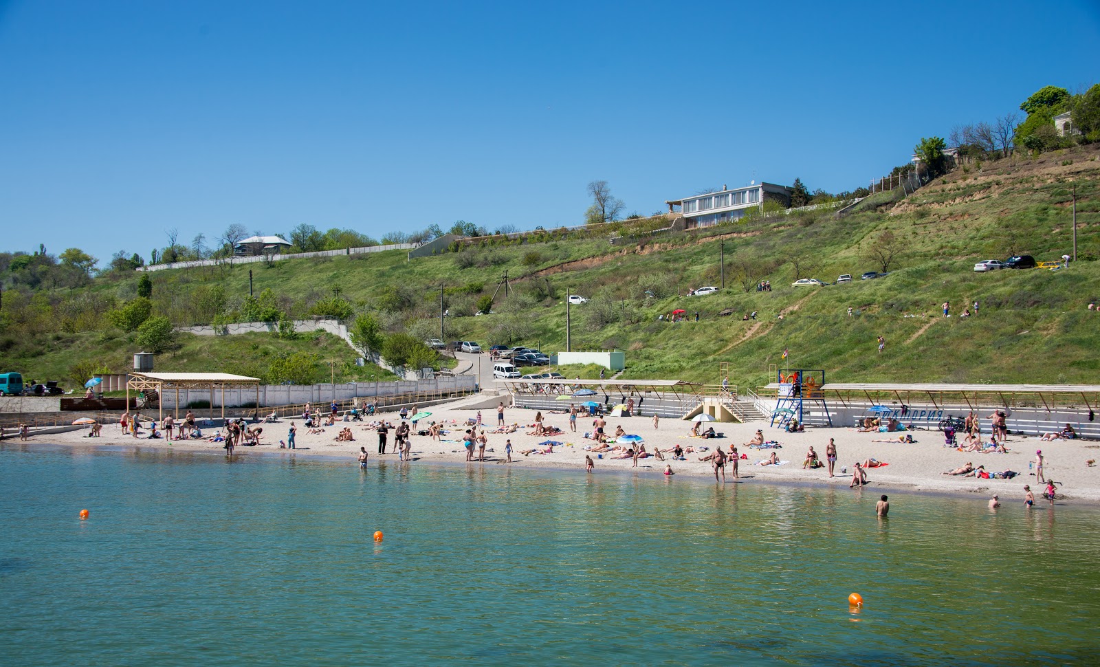 Foto von Zelenaya Gorka mit beiger sand Oberfläche