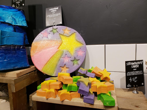 Cosmetics Store «LUSH», reviews and photos, 512 Orland Square Dr, Orland Park, IL 60462, USA