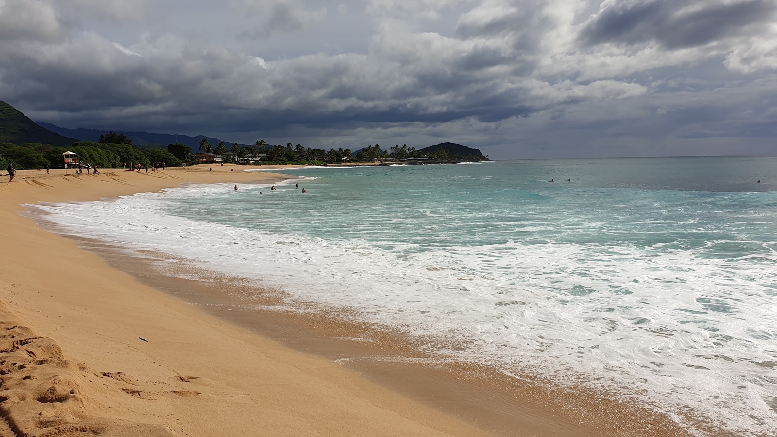 Foto de Makaha beach e o assentamento