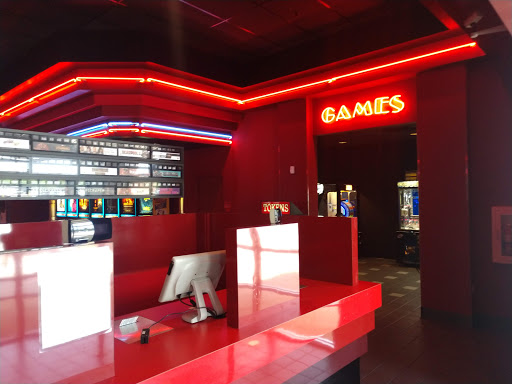 Movie Theater «Regal Cinemas Middleburg Town Square 16», reviews and photos, 18348 Bagley Rd, Middleburg Heights, OH 44130, USA