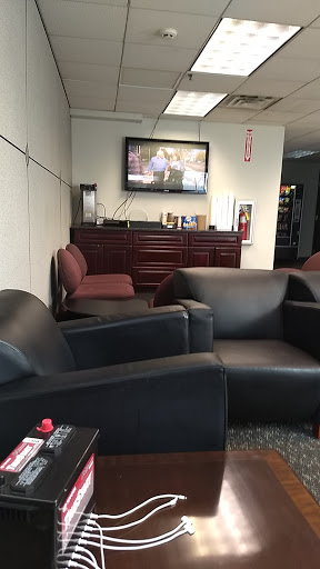 Toyota Dealer «Oakbrook Toyota», reviews and photos, 550 E Ogden Ave, Westmont, IL 60559, USA