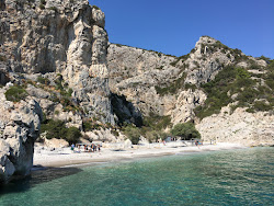 Paralia Kakorema'in fotoğrafı küçük koy ile birlikte