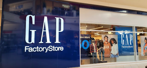 Clothing Store «Gap Outlet», reviews and photos, 5220 N Rose St, Rosemont, IL 60018, USA