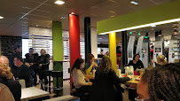 Atmosphère du Restauration rapide McDonald's à Saint-Julien-les-Villas - n°5