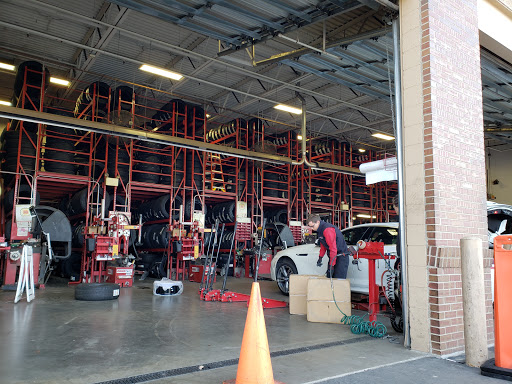 Tire Shop «Discount Tire Store - Littleton, CO», reviews and photos, 2307 W Belleview Ave, Littleton, CO 80120, USA