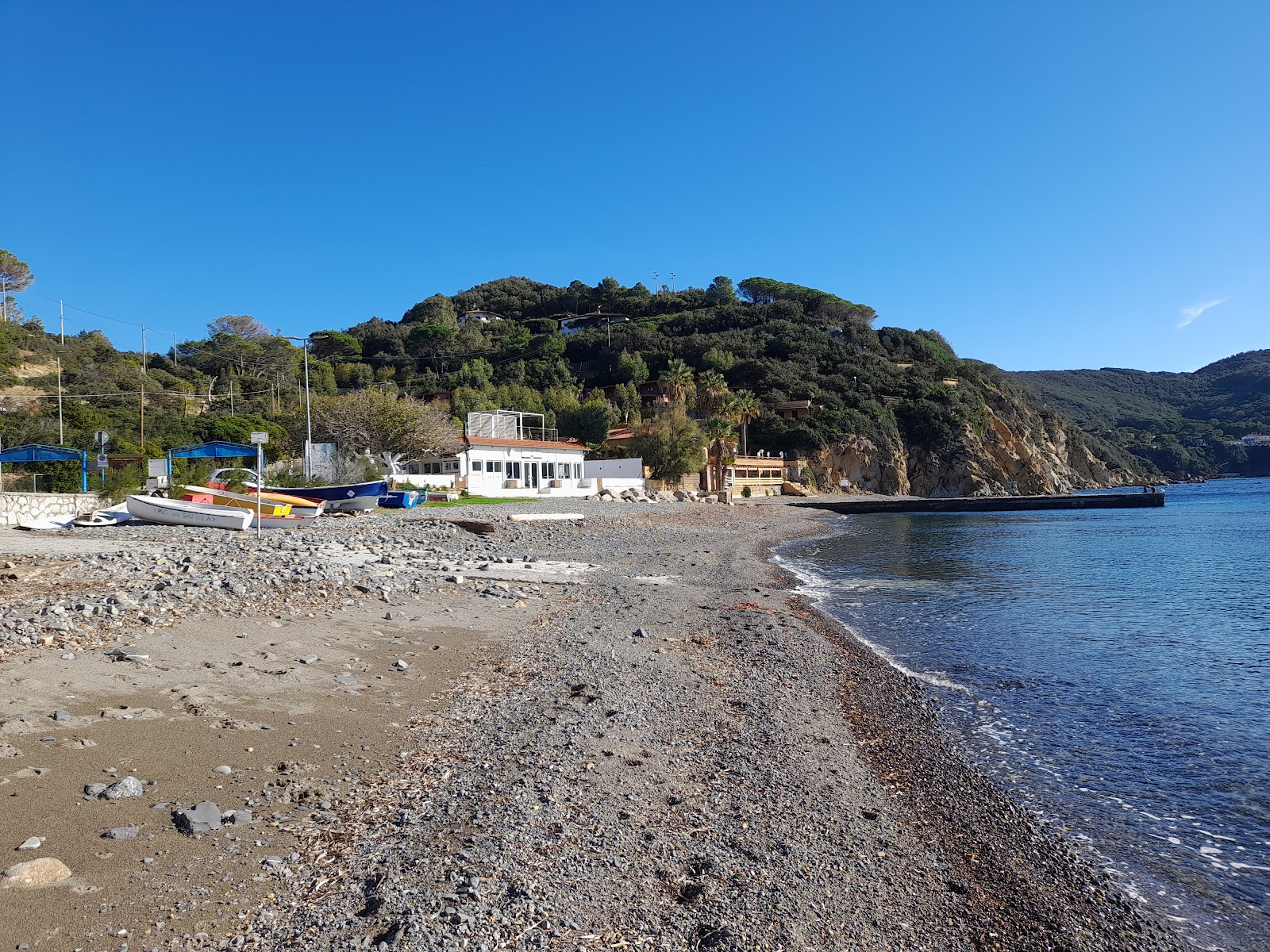 Foto van Spiaggia di Enfola voorzieningenruimte
