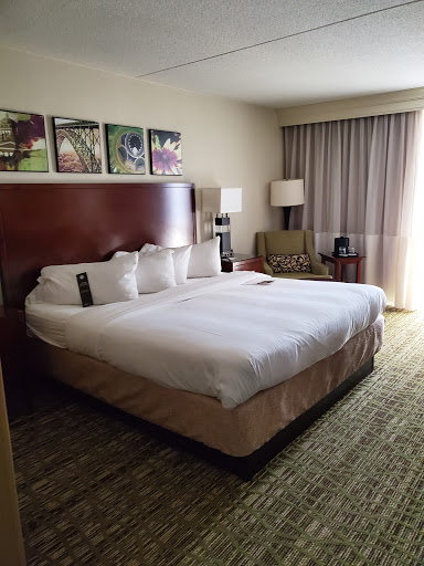 Hotel «Charleston Marriott Town Center», reviews and photos, 200 Lee St E, Charleston, WV 25301, USA
