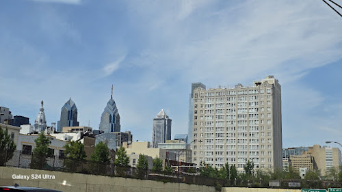  alt='Homeless chap sleeping 😴 on the bench, very clean. Entrance to China Town'