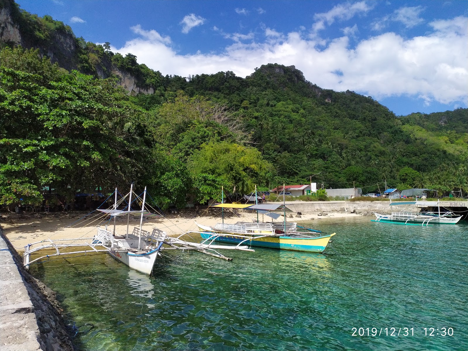 Photo of Campomanes Bay Beach and the settlement